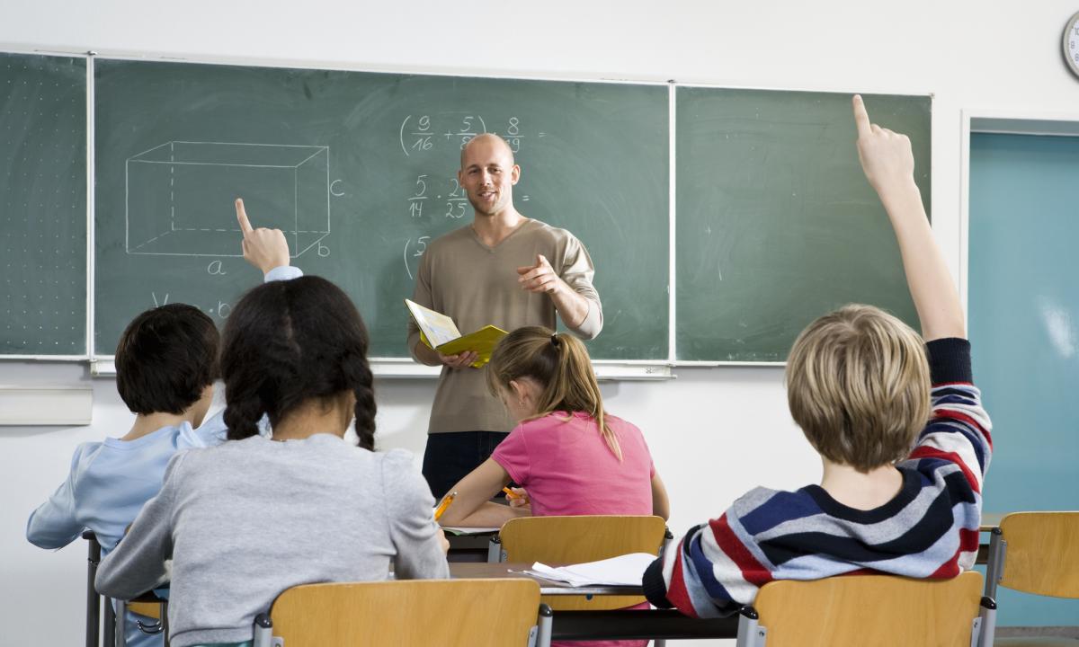 Sustitución paternidad maestro de primaria